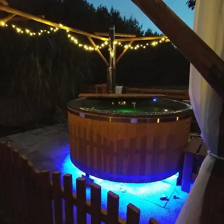 Ranczo W Lesie - Domki Z Jacuzzi Ozarow Exterior photo